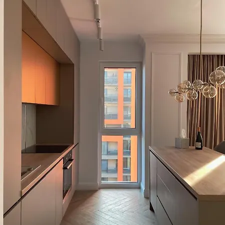 Selling Sunset Apartament
