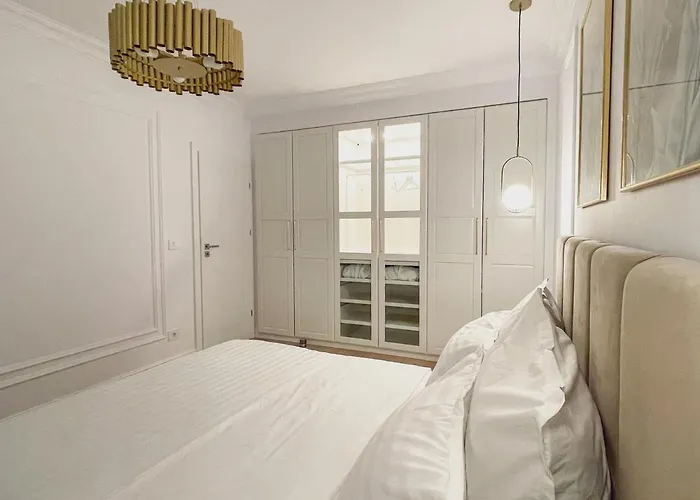 Selling Sunset Apartment *