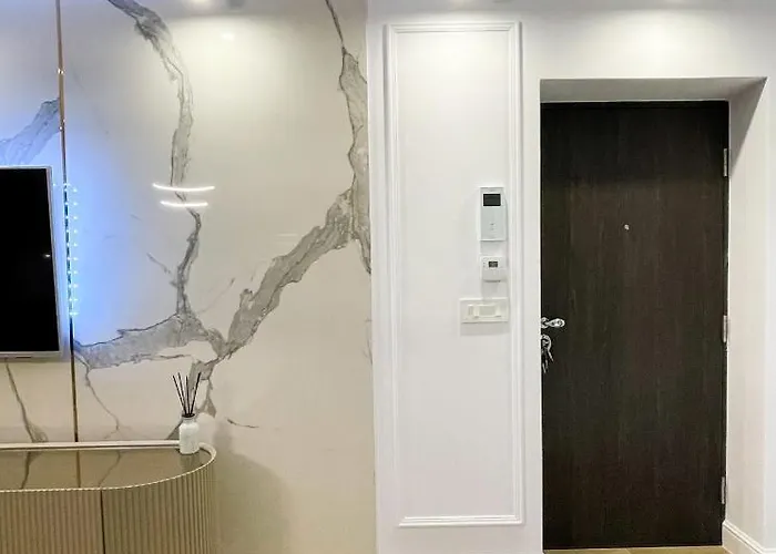 Selling Sunset Apartment *